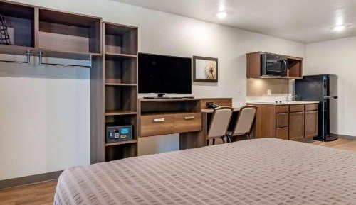 Standard Queen Room - Non-Smoking