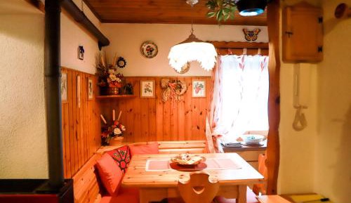 Apartment with Mountain View