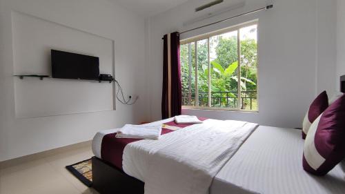 Deluxe Double Room (2 Adults + 1 Child)