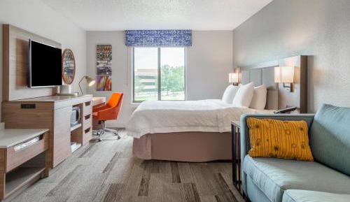 King Room with Sofa Bed and Study - Non-Smoking