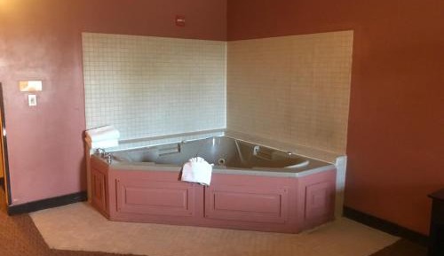 Suite with Hot Tub
