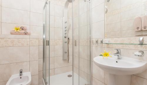 Deluxe Apartment (2 Adults)