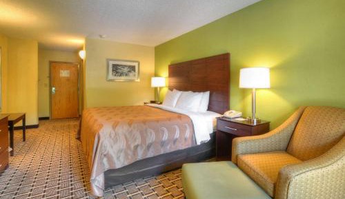 King Room with Balcony - Non-Smoking