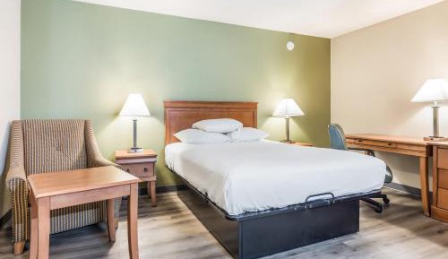 Queen Room - Non-Smoking