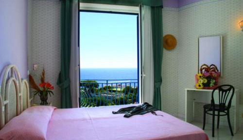 Double or Twin Room with Sea View