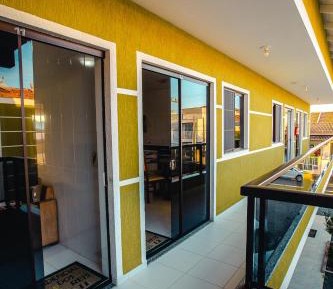 Deluxe One-Bedroom Apartment