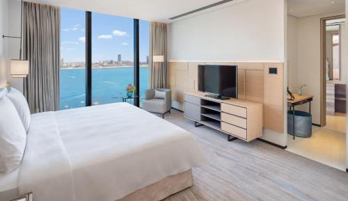 One Bedroom Executive Sea View Suite & World's Highest Infinity Pool Access