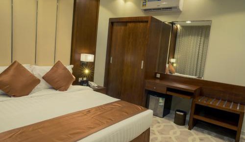 Deluxe Double Room (2 Adults + 1 Child)