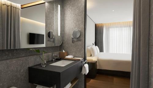 Deluxe Hillside King Room