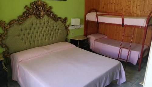 Family Room (2 Adults + 2 Children)