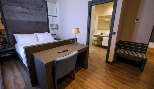 Deluxe Double Room with Extra Bed