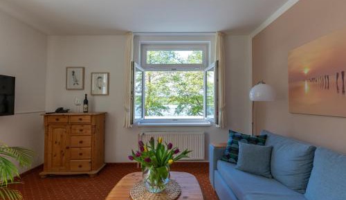 Apartment with Lake View