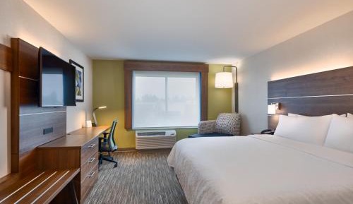 King Room - Hearing Accessible - Roll-in Shower