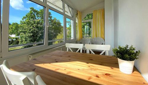 One-Bedroom Apartment with Shower