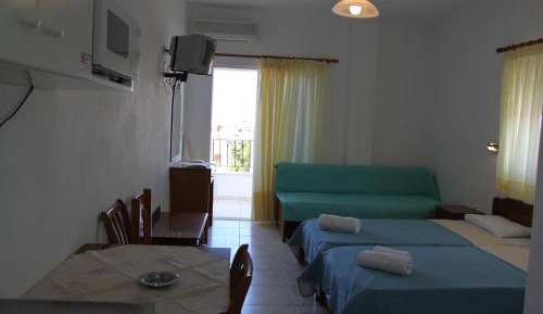 Studio (3 Adults)