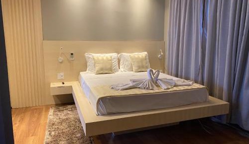 Queen Suite with Spa Bath