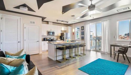 Apartment with Pool View 