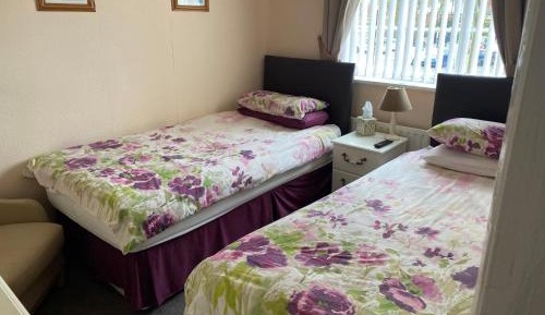 Twin Room with Shower