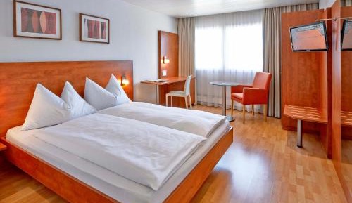 Double or Twin Room Standard	