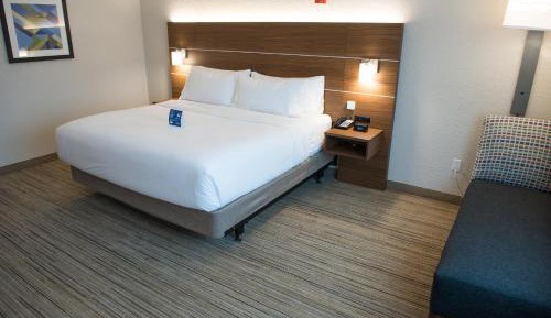 King Room - Hearing Accessible - Non-Smoking