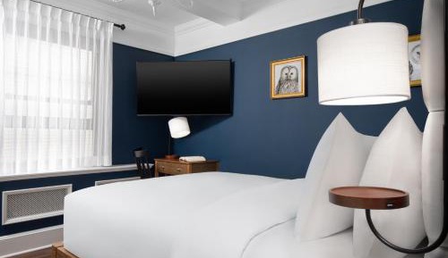 Queen Room - Hearing Accessible/Non-Smoking