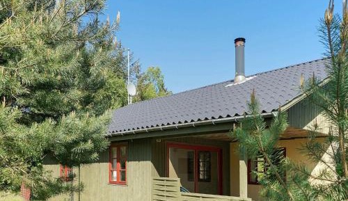 Three-Bedroom Holiday Home 