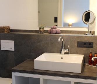 Boardinghouse Erdgeschoss mit Terrasse und Parkblick