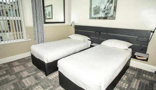 Budget Twin Room with Shared Bathroom