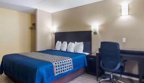 King Room - Accessible/Smoking