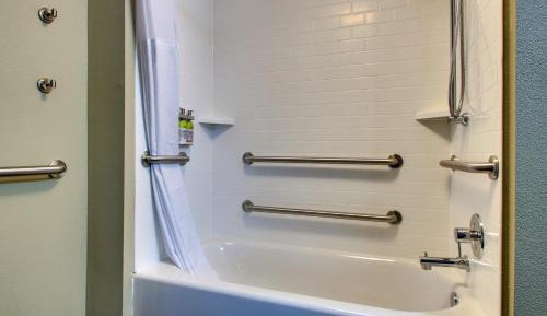 Queen Studio Suite with Two Queen Beds - Mobility Access Tub/Non-Smoking