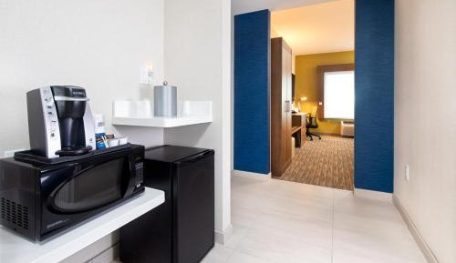 Standard King Room with Mobility Accessible Tub