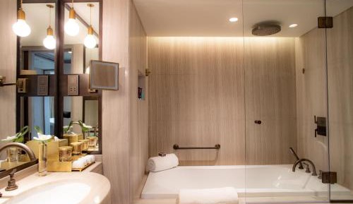 Ocean View Deluxe Room - includes Wild Wadi Waterpark™ and KiDS Club access 