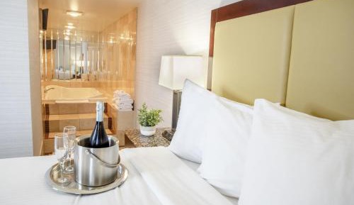 Deluxe King Room with Whirlpool