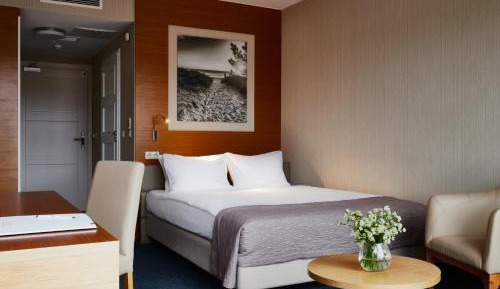 Standard Double Room with Queen Bed and Access to Swimming Pool and Sauna 