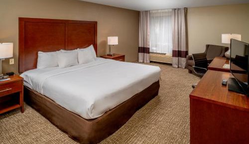 King Suite - Non-Smoking