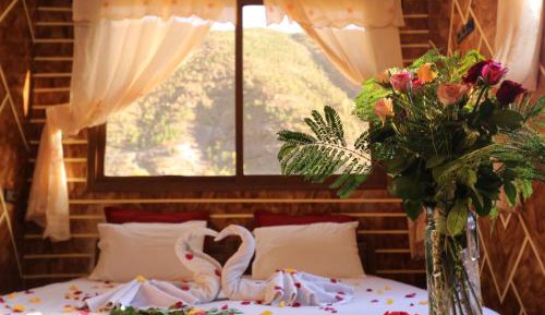 Double or Twin Room with Mountain View