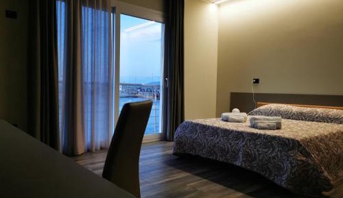 Deluxe Quadruple Room with Sea View