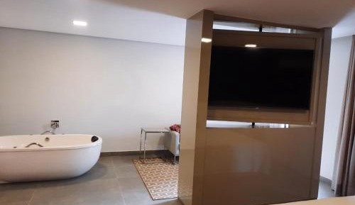 King Room with Spa Bath