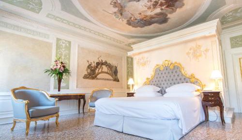 Junior Suite with Canal View