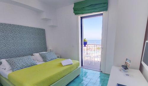 Double Room with Balcony and Sea View