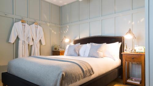 Double Room with  Bath  and Shower