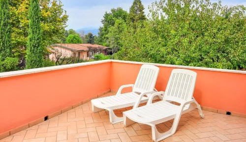 Three-Bedroom Deluxe Apartment with Balcony