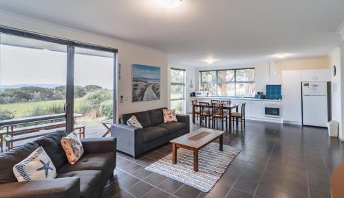 Deluxe Three-Bedroom Apartment with Spa Bath