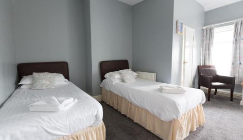 Family Room (2 Adults + 2 Children)