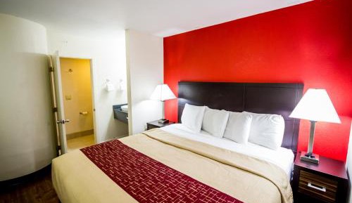 Deluxe Room with One Queen Bed Non-Smoking
