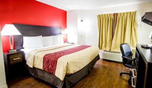 Deluxe Room with One Queen Bed Disability Access Non-Smoking