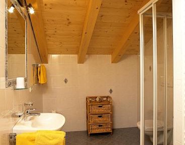 One-Bedroom Apartment with Mountain View