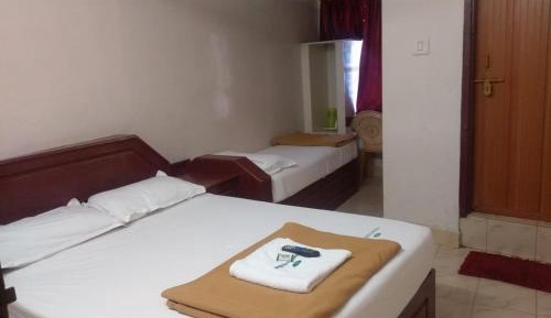 Deluxe Room (2 Adults + 1 Child)