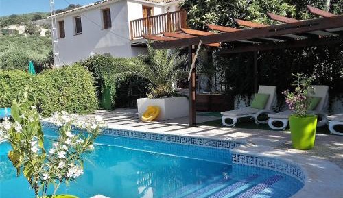 Apartment with Mountain View