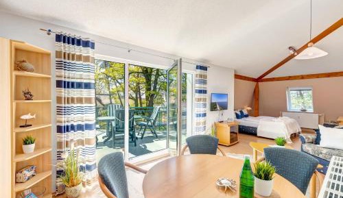 Apartment with Lake View